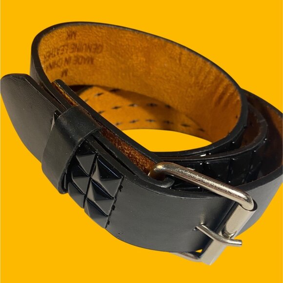 Pyramid Studded Genuine Leather Black Belt Medium Size With Silver Buckle - Picture 2 of 4